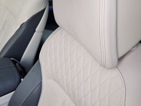 Used 2023 BMW X7 M60i w/ Executive Package image 14