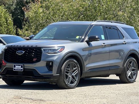 Certified 2025 Ford Explorer ST AWD/4WD image 8