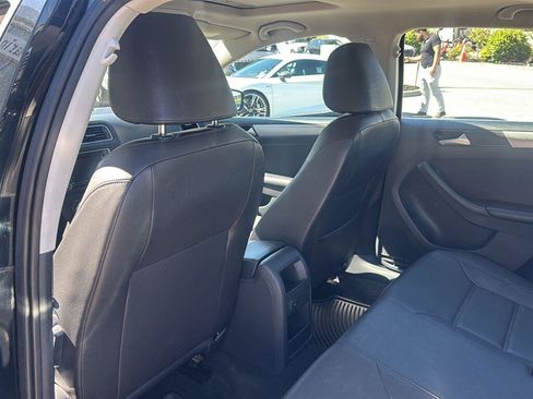 Used 2017 Volkswagen Jetta SE FWD image 16