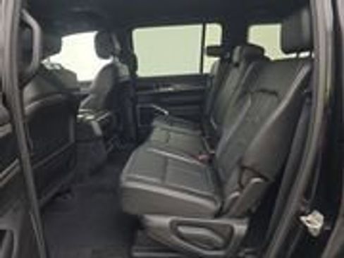 Used 2023 Jeep Wagoneer Series II image 4