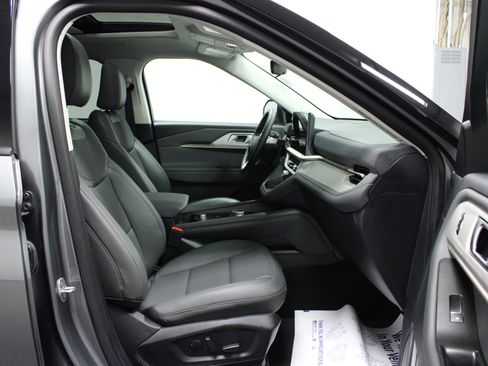 Used 2025 Ford Explorer Active w/ Active Comfort Package image 17