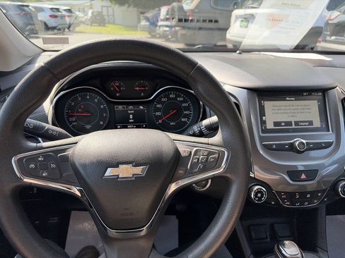 Used 2017 Chevrolet Cruze LT w/ Convenience Package FWD image 16