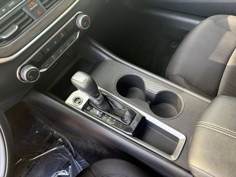 Used 2025 Nissan Altima 2.5 SV FWD image 41