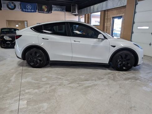 Used 2021 Tesla Model Y Long Range AWD/4WD image 11