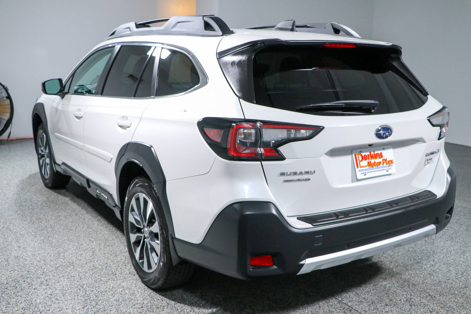 Used 2023 Subaru Outback Limited AWD/4WD image 9