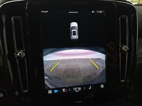 Used 2023 Volvo XC40 B5 Core image 23