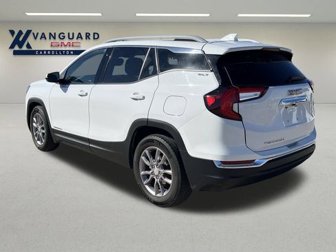 Used 2023 GMC Terrain SLT image 3