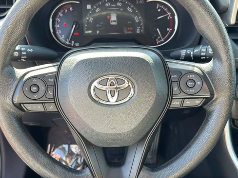Used 2025 Toyota RAV4 XLE FWD image 12