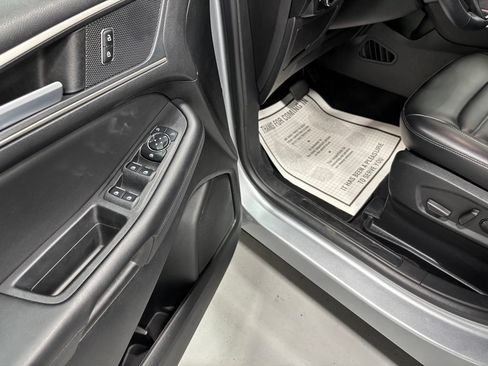 Used 2024 Ford Edge SEL AWD/4WD image 9