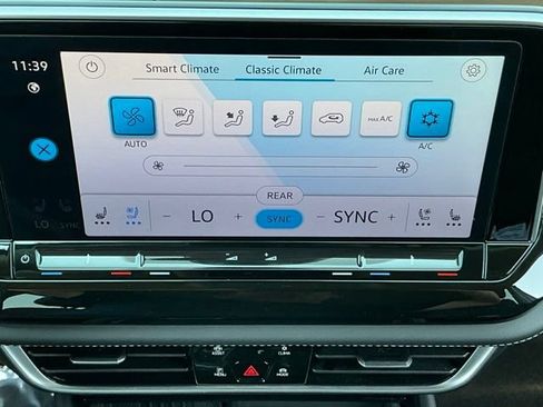 Certified 2025 Volkswagen Atlas SE FWD image 25