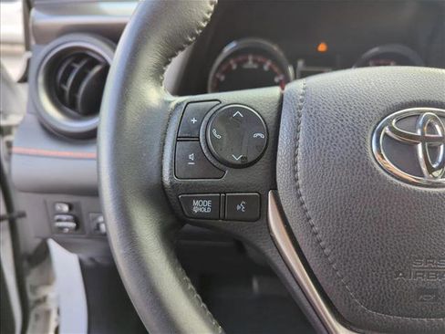 Used 2016 Toyota RAV4 SE image 13