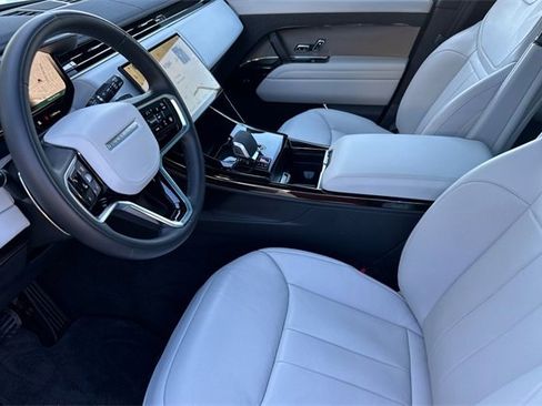 Certified 2025 Land Rover Range Rover Sport SE image 9
