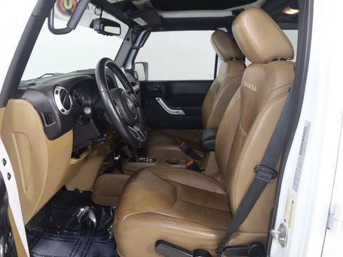 Used 2015 Jeep Wrangler Unlimited Sahara w/ Connectivity Group AWD/4WD image 13