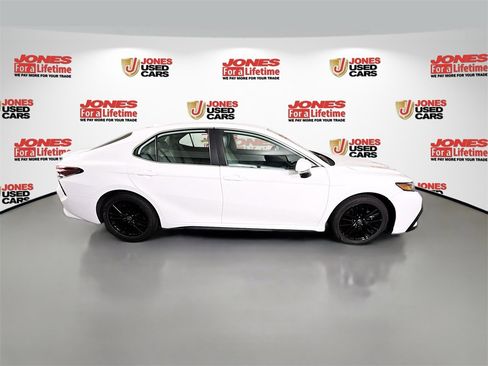 Certified 2022 Toyota Camry SE image 17