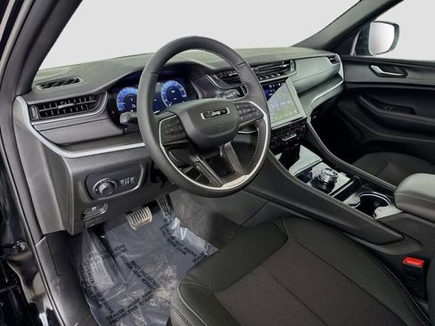 New 2025 Jeep Grand Cherokee Laredo X w/ Luxury Tech Group I image 23