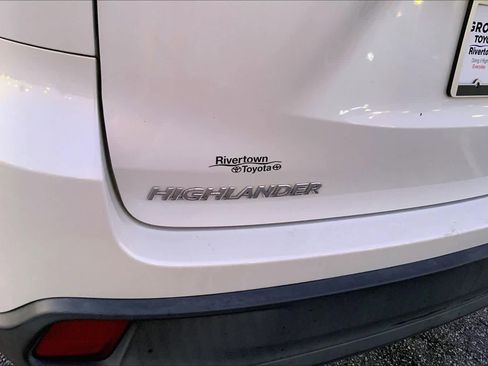 Used 2017 Toyota Highlander LE FWD image 30