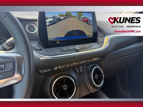 Used 2025 Chevrolet Blazer LT FWD image 17