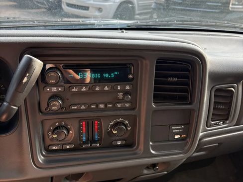 Used 2004 Chevrolet Silverado 1500 LS w/ Light Duty Power Package AWD/4WD image 32