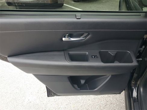 Used 2022 Nissan Pathfinder SL image 12