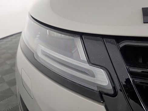 Used 2023 Land Rover Range Rover Evoque R-Dynamic SE AWD/4WD image 10