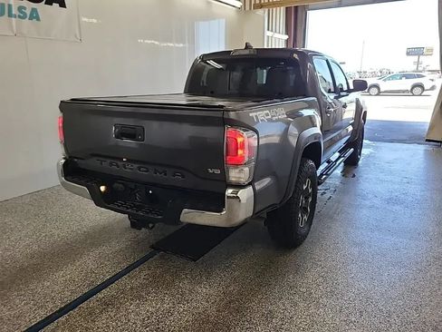 Used 2022 Toyota Tacoma TRD Off-Road AWD/4WD image 4