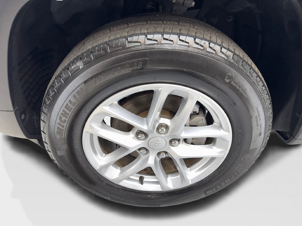 Used 2025 Jeep Grand Cherokee Laredo X AWD/4WD image 80