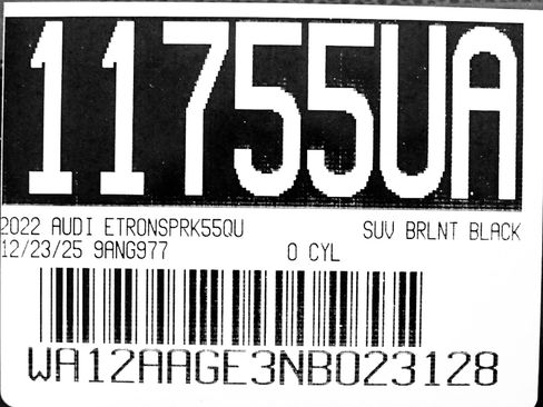 Used 2022 Audi e-tron Premium Plus w/ Premium Plus Package image 27