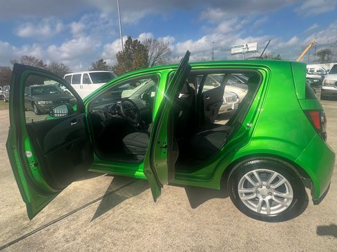 Used 2016 Chevrolet Sonic LT w/ Fun and Sun Package image 33