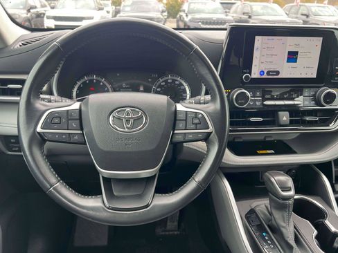 Used 2024 Toyota Highlander XLE image 27