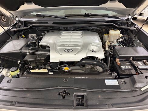Used 2016 Toyota Land Cruiser image 26