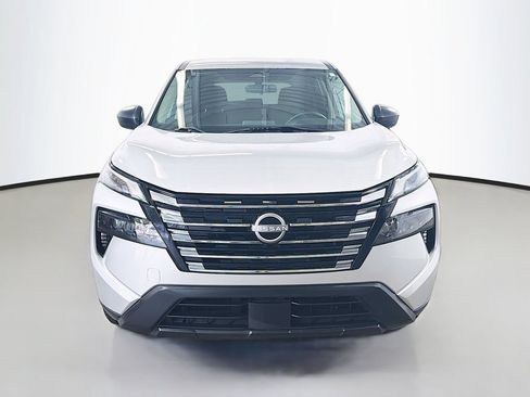Used 2024 Nissan Rogue S FWD image 2