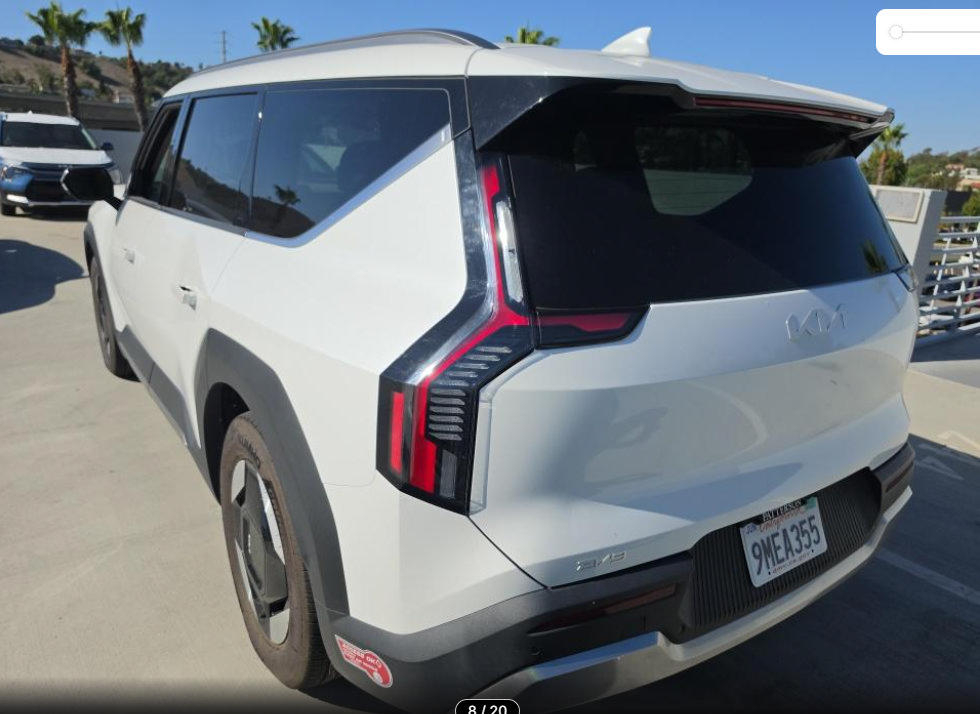 Used 2024 Kia EV9 Wind AWD/4WD image 2