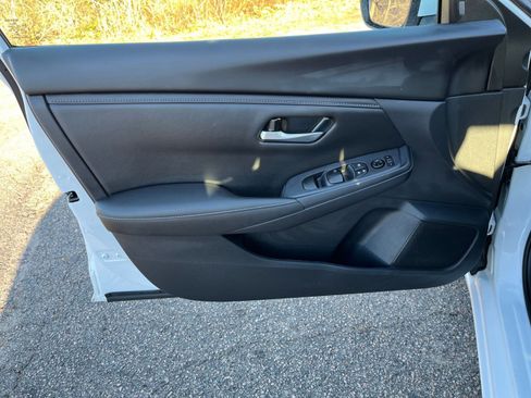 Used 2025 Nissan Sentra SV image 18