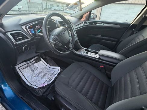 Used 2017 Ford Fusion SE w/ Fusion SE Technology Package image 25