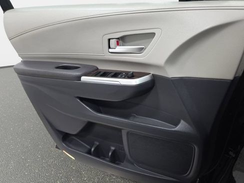 Certified 2024 Toyota Sienna XLE FWD image 25