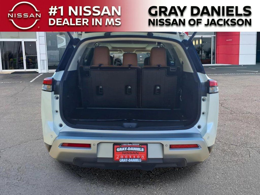 Certified 2024 Nissan Pathfinder Platinum w/ Cargo Package FWD image 9