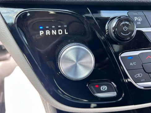 Used 2022 Chrysler Pacifica Limited FWD image 29