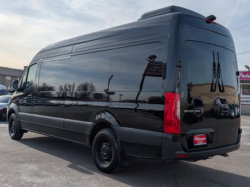Used 2024 Mercedes-Benz Sprinter 2500 image 4
