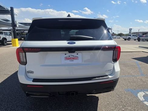 New 2026 Ford Explorer ST-Line w/ ST-Line Street Pack AWD/4WD image 8