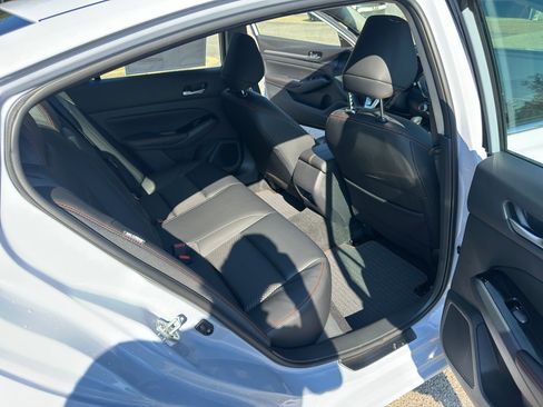 New 2025 Nissan Altima 2.5 SR image 17
