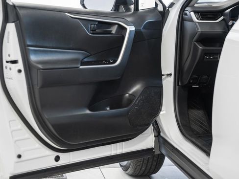 Used 2025 Toyota RAV4 LE image 32