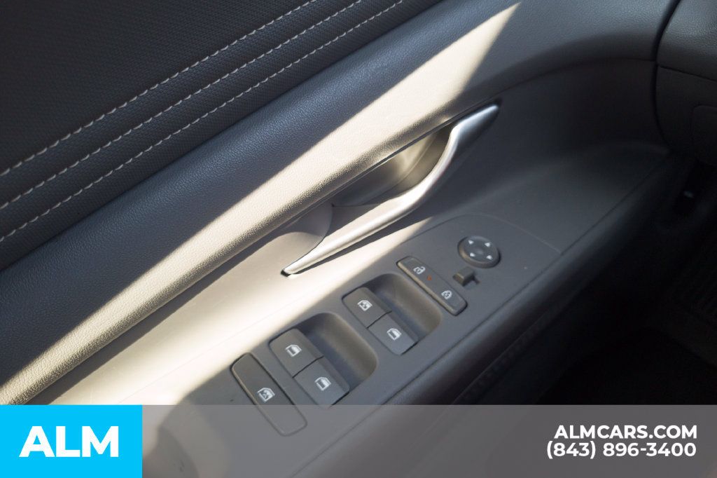 Certified 2025 Hyundai Elantra SEL FWD image 37