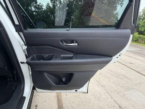 Used 2024 Nissan Pathfinder SL FWD image 25