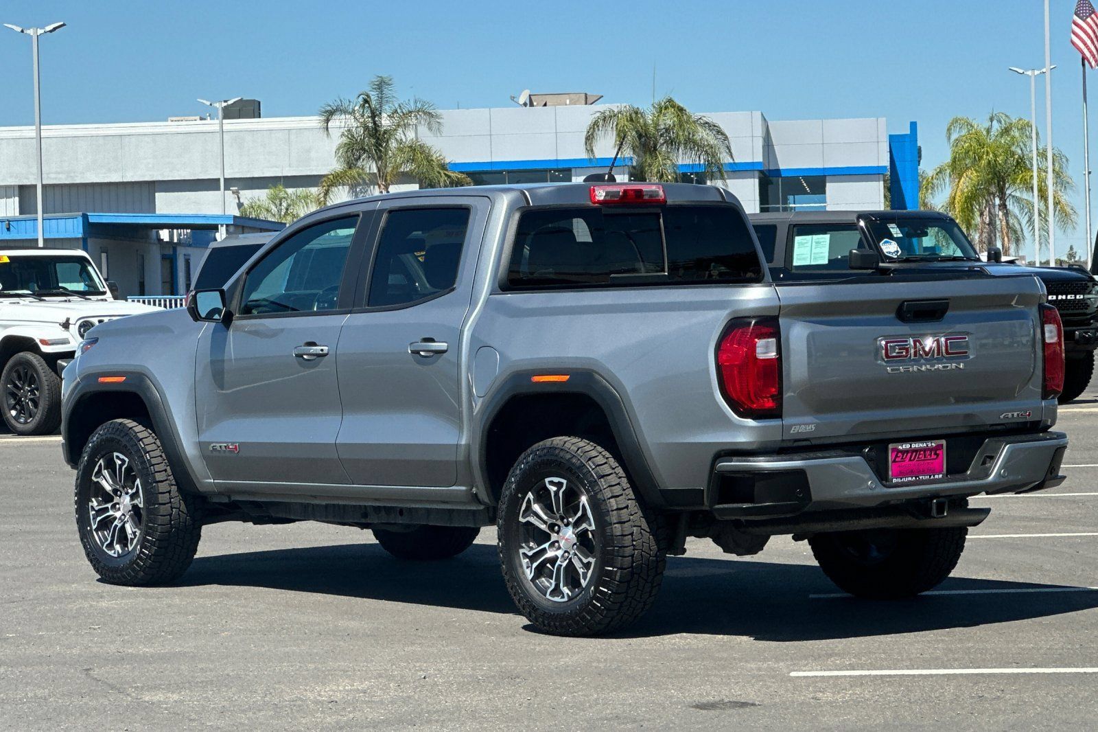 Used 2023 GMC Canyon AT4 w/ AT4 Premium Package AWD/4WD image 7