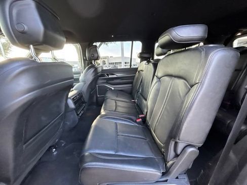 Used 2024 Jeep Wagoneer Series II w/ Flexible Seating Group AWD/4WD image 12