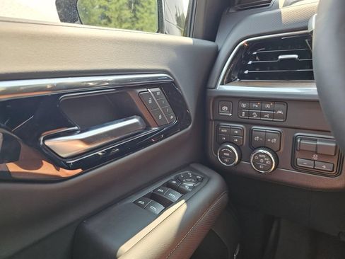 New 2026 Chevrolet Suburban High Country AWD/4WD image 32