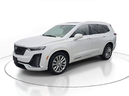 Used 2022 Cadillac XT6 Premium Luxury w/ Platinum Package image 2