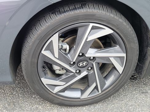 Certified 2025 Hyundai Elantra SEL image 25