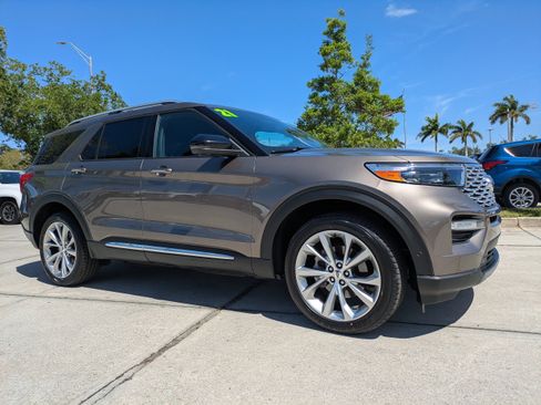 Used 2021 Ford Explorer Platinum w/ Equipment Group 601A AWD/4WD image 2
