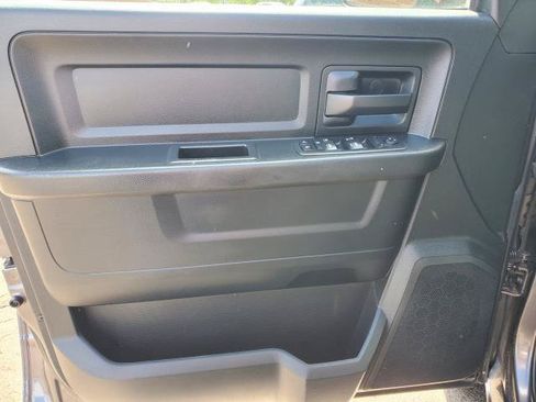 Used 2018 RAM 1500 Express AWD/4WD image 16